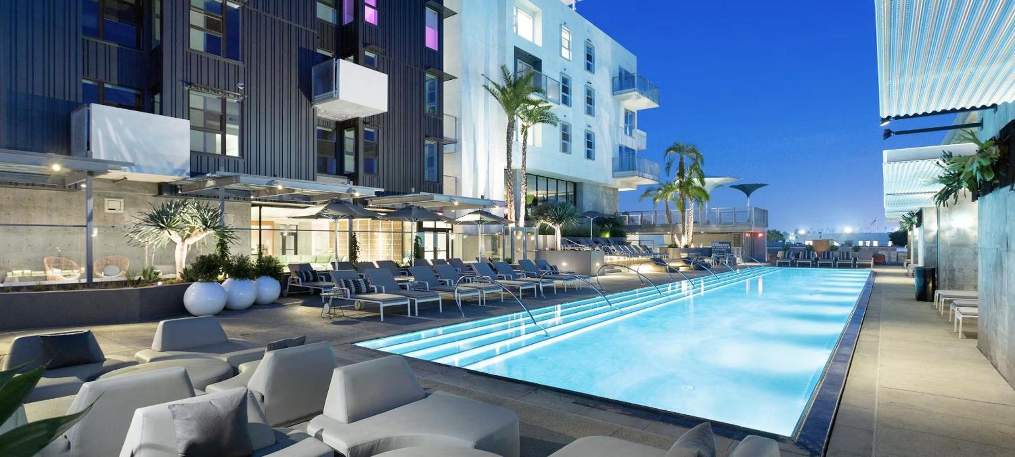 Magnificent Two Bedroom In West Hollywood *